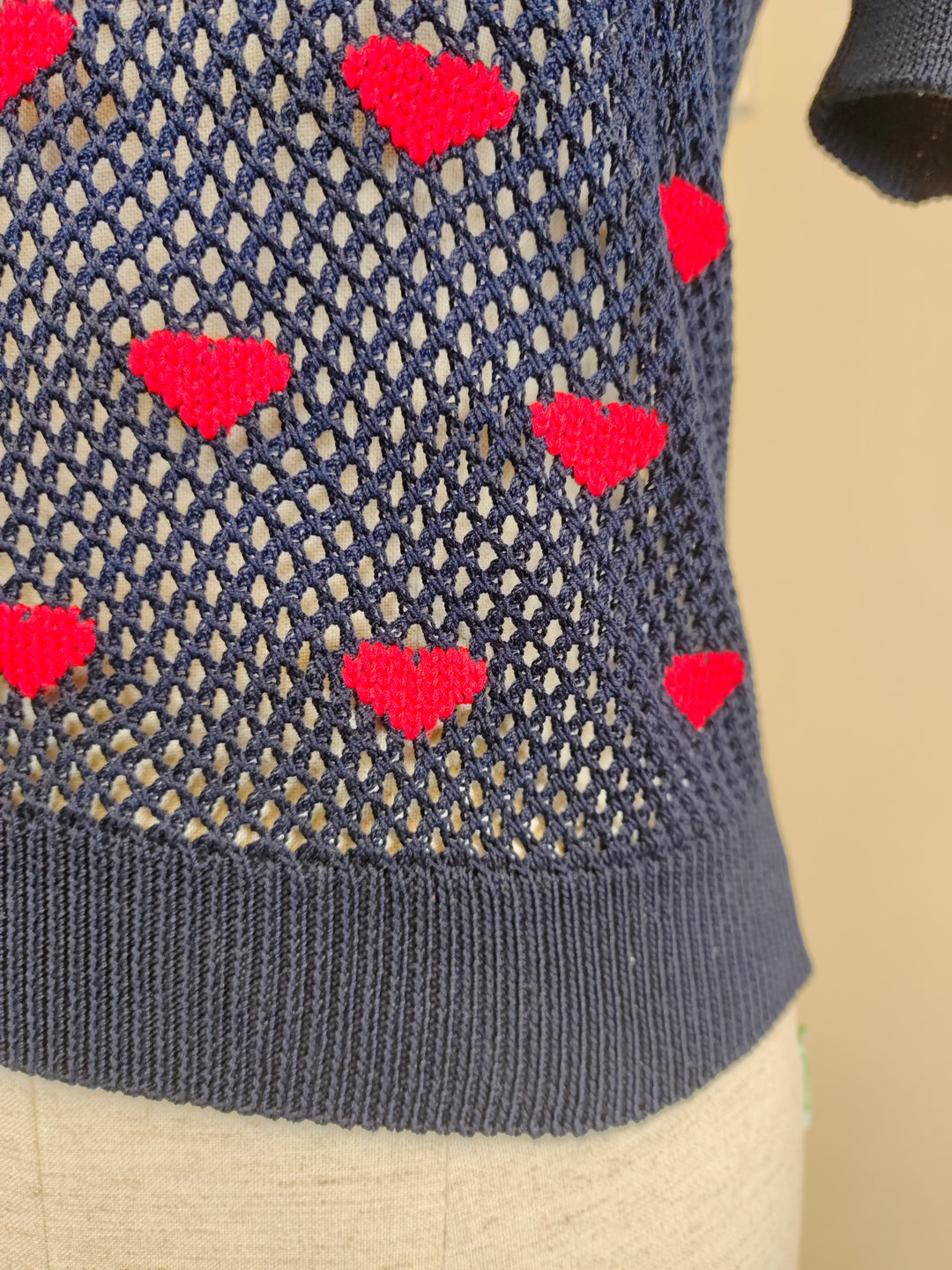 Christine Dior 襯衫 - 毛衣海軍藍和紅心我愛巴黎 上衣
Christine Dior Shirt - SWEATER Navy Blue and Red Hearts I Love Paris Top