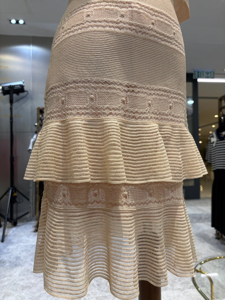 亞歷山大·麥昆  荷葉邊蕾絲拼接金屬絲混紡布料 迷你裙
Alexander McQueen Ruffled Lace-Paneled Metallic Silk-Blend Mini Dress