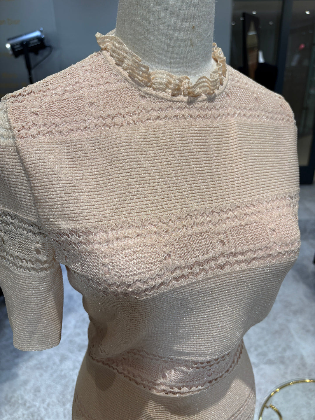 亞歷山大·麥昆  荷葉邊蕾絲拼接金屬絲混紡布料 迷你裙
Alexander McQueen Ruffled Lace-Paneled Metallic Silk-Blend Mini Dress