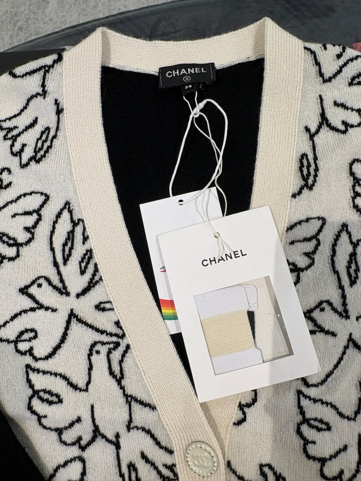CHANEL黑白拼色和平鴿短款針織開衫CHANEL Black and White Color Block Dove Short Knit Cardigan