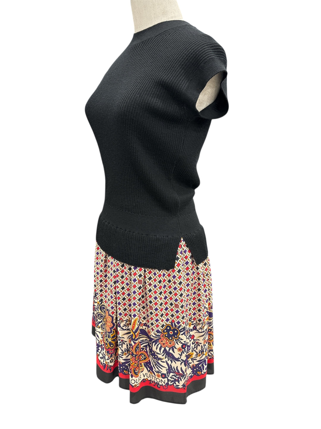 路易威登 羊毛針織絲質花卉印花 連身裙
Louis Vuitton Wool Knit Silk Floral Print Dress