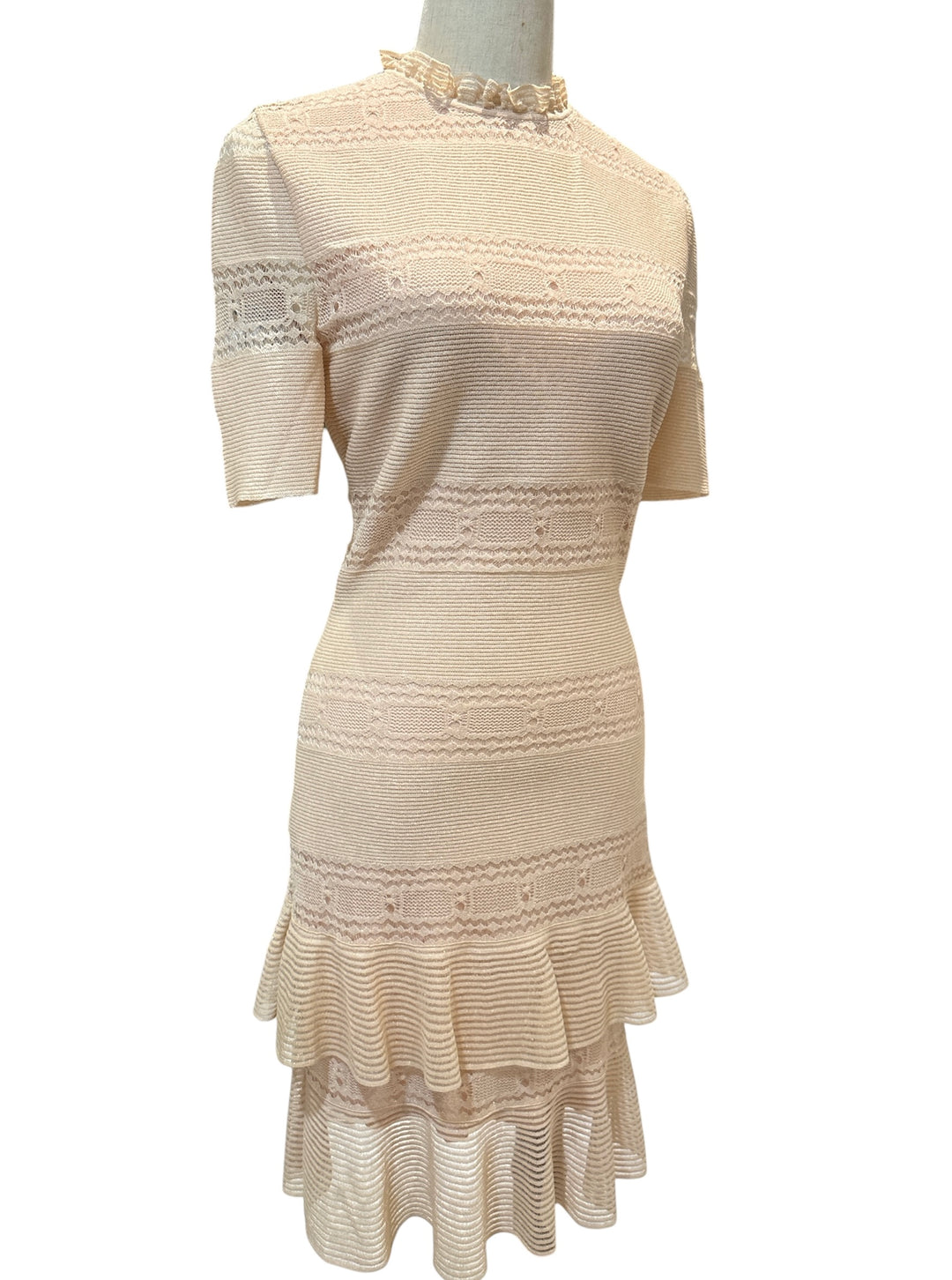 亞歷山大·麥昆  荷葉邊蕾絲拼接金屬絲混紡布料 迷你裙
Alexander McQueen Ruffled Lace-Paneled Metallic Silk-Blend Mini Dress