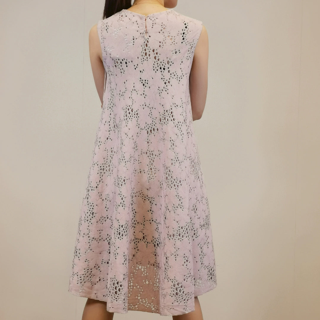 Christine Dior 蕾絲圖案 短袖A字 連身裙
Christine Dior Lace Pattern Short-sleeved A-line Dress