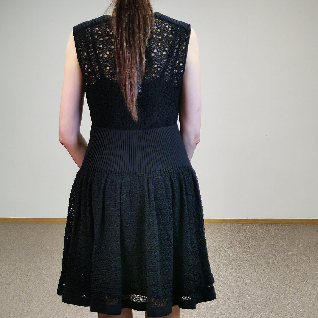 Chanel 鉤針無袖及膝套裝 連身裙
Chanel Crochet Sleeveless Knee Length Set Dress